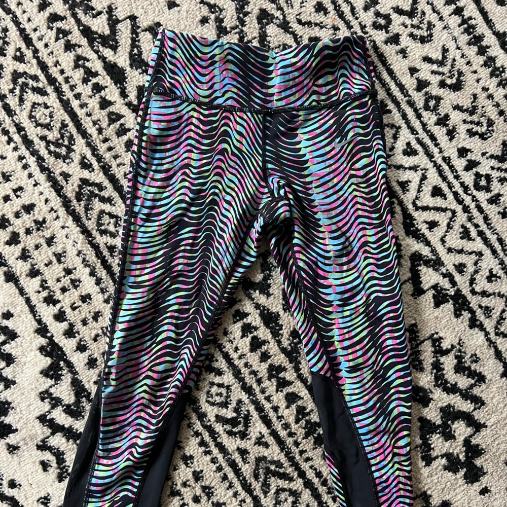 Nike XS Capri Leggings Multicolor Size XS